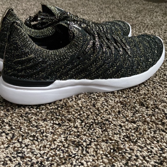 APL Techloom Wave Metallic Sneakers, like new - Picture 5 of 10